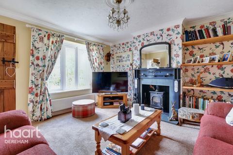 3 bedroom cottage for sale, Dereham Road, Garvestone