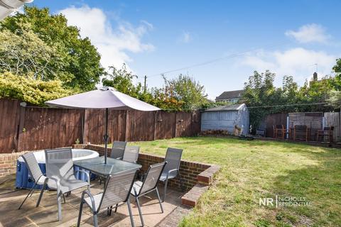 3 Warren Mead, Banstead, SM7 1LU