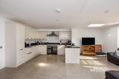 3 Warren Mead, Banstead, SM7 1LU