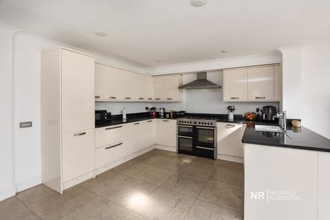 3 Warren Mead, Banstead, SM7 1LU