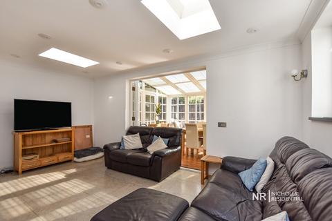 3 Warren Mead, Banstead, SM7 1LU