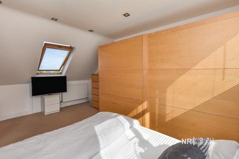 3 Warren Mead, Banstead, SM7 1LU