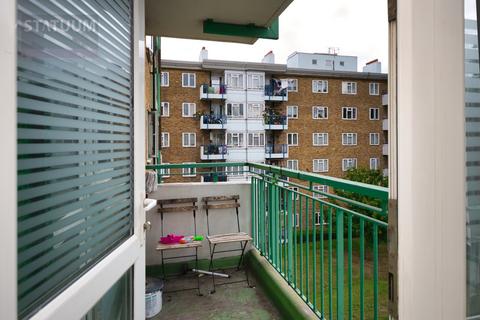 4 bedroom flat to rent, Opposite Queen Mary University Campus, Mile End Road, London, E1