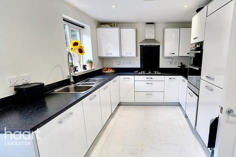 3 bedroom semi-detached house for sale, Onyx Crescent, Leicester