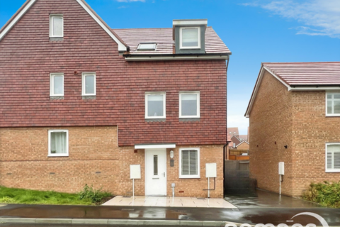 3 bedroom semi-detached house for sale, Condor Way, Basingstoke, Hampshire