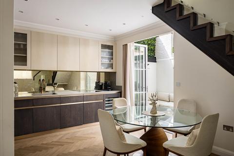 2 bedroom mews for sale, London SW1X