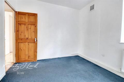 3 bedroom flat to rent, Huntshaw House, E3