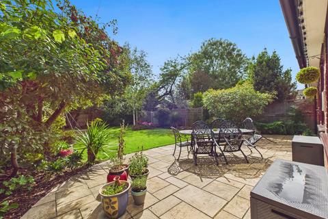 4 bedroom detached house for sale, Cross Meadow, Chesham, Buckinghamshire, HP5