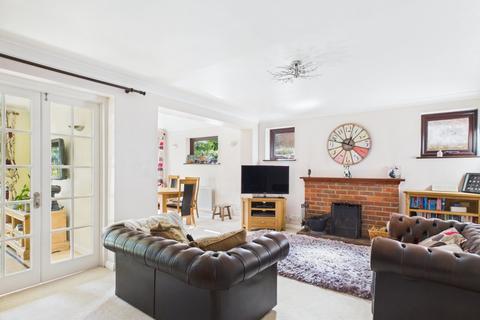 4 bedroom detached house for sale, Cross Meadow, Chesham, Buckinghamshire, HP5