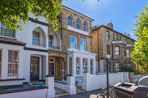 Studio to rent, Sackville Road, Hove