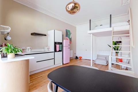 Studio to rent, Sackville Road, Hove