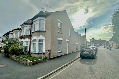 3 bedroom end of terrace house to rent, Oakley Road, Harrow HA1