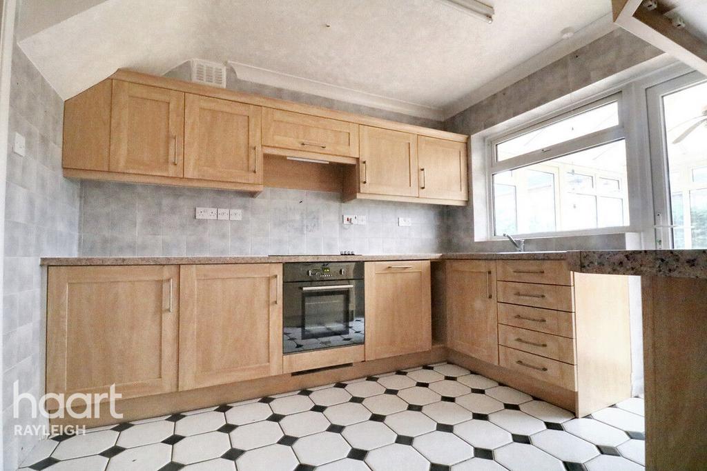 Rawreth Lane, Rayleigh 3 bed detached house for sale £425,000