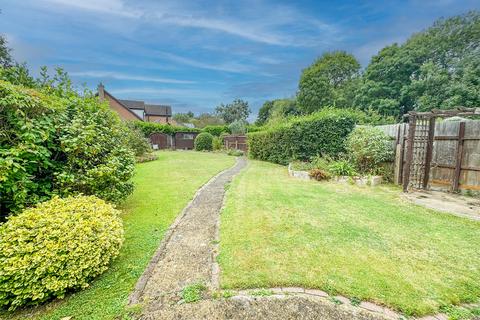 2 bedroom semi-detached bungalow for sale, Sweyne Avenue, Hockley