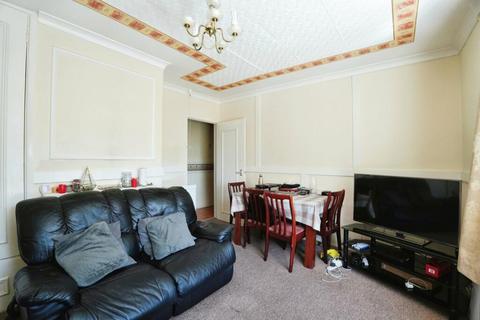 2 bedroom flat for sale, Southwold Drive, Barking, Essex, IG11