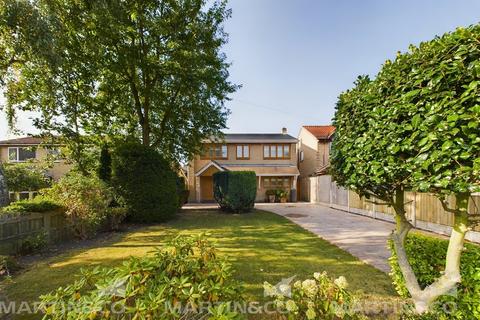 4 bedroom detached house for sale, Windermere Close, Old Skellow