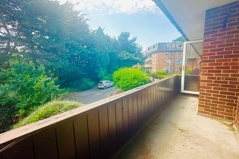 2 bedroom apartment to rent, Redhill Drive, Bournemouth