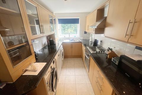 2 bedroom apartment to rent, 39 Croxley Rise