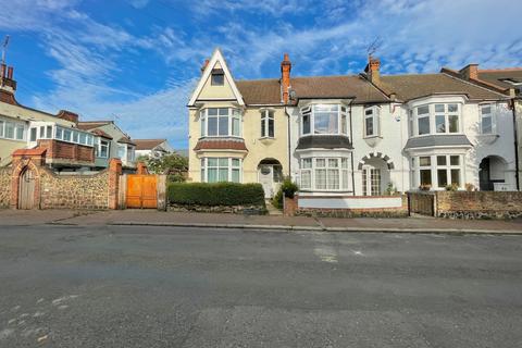 5 bedroom end of terrace house for sale, Oakleigh Park Drive, Southend On Sea SS9