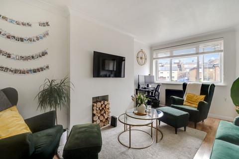 1 bedroom flat for sale, Wolsey Grove, Esher, KT10