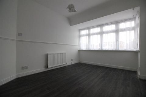 3 bedroom house to rent, Hillborne Close, Hayes