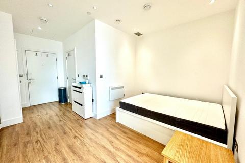 Studio to rent, Westgate House W5