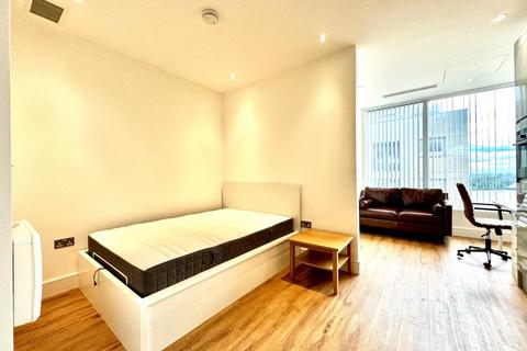 Studio to rent, Westgate House W5