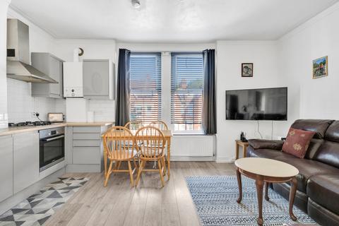 2 bedroom flat for sale, Merton Road, South Wimbledon, SW19