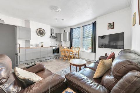 2 bedroom flat for sale, Merton Road, South Wimbledon, SW19