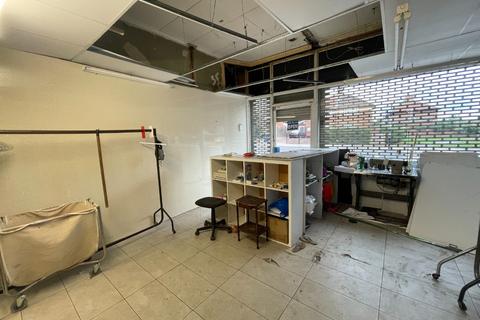 Property to rent, Deansbrook Road, Edgware, Greater London, HA8 9BU