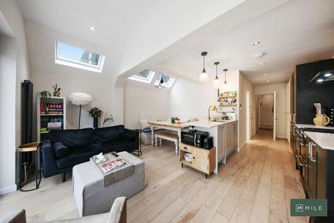 2 bedroom ground floor flat for sale, Greyhound Road, London