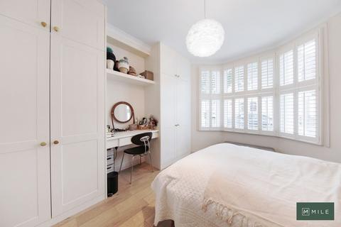 2 bedroom ground floor flat for sale, Greyhound Road, London