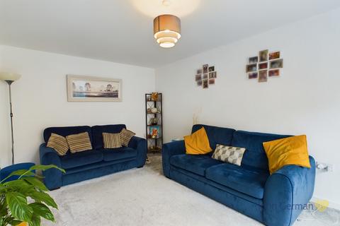 3 Bishop Close, Burton-on-trent, DE13 9EZ