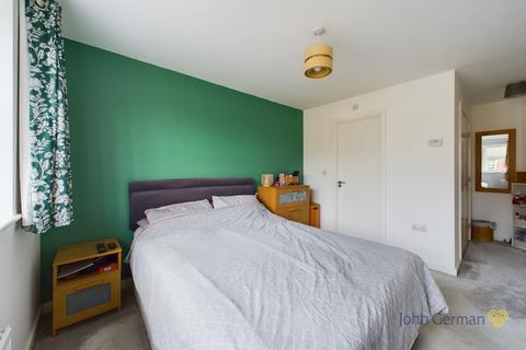3 Bishop Close, Burton-on-trent, DE13 9EZ