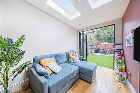 35 Clarendon Road, London, SW19 2DX
