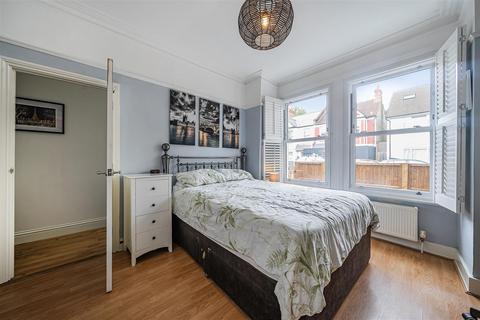 35 Clarendon Road, London, SW19 2DX