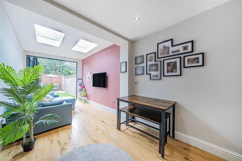 35 Clarendon Road, London, SW19 2DX
