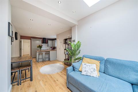 35 Clarendon Road, London, SW19 2DX