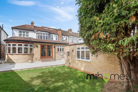 3 bedroom semi-detached house to rent, Laburnum Grove, N21