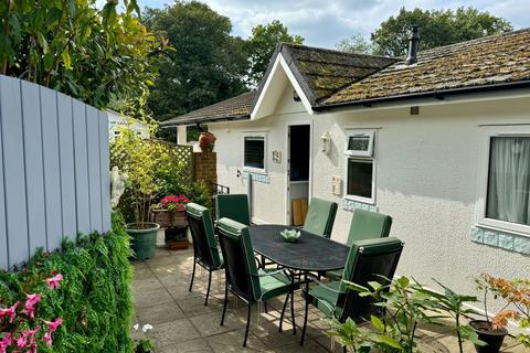 2 bedroom mobile home for sale, Boxhill Road, Tadworth KT20