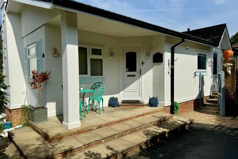 2 bedroom mobile home for sale, Boxhill Road, Tadworth KT20