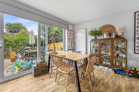 39 Manor Gardens, Warminster, BA12 8PN
