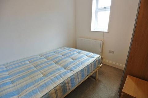 2 bedroom flat to rent, Heathfield Park, London NW2