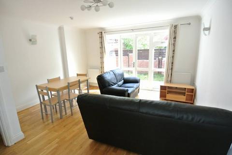 2 bedroom flat to rent, Heathfield Park, London NW2