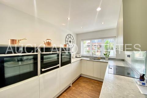 4 bedroom detached house for sale, Bearwood Close, Potters Bar EN6