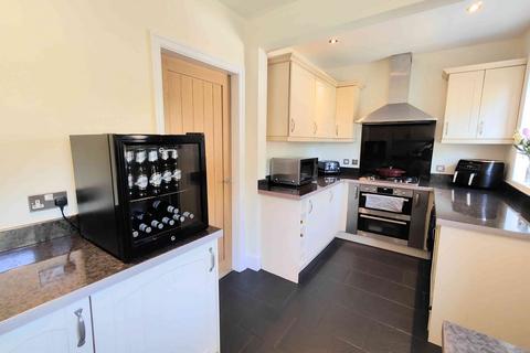 3 bedroom end of terrace house for sale, Westroyd, Halifax HX3