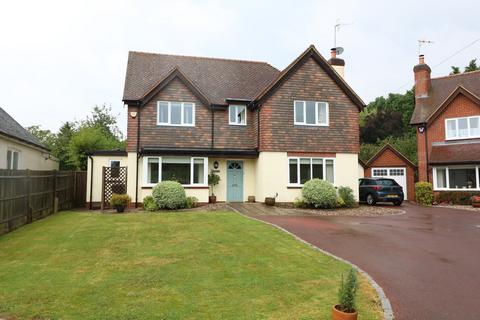 4 bedroom detached house to rent, The Street, Capel