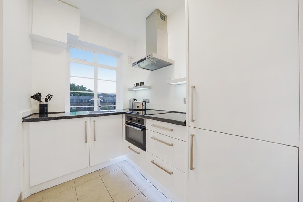 Apartment in London, City of Westminster - View 3
