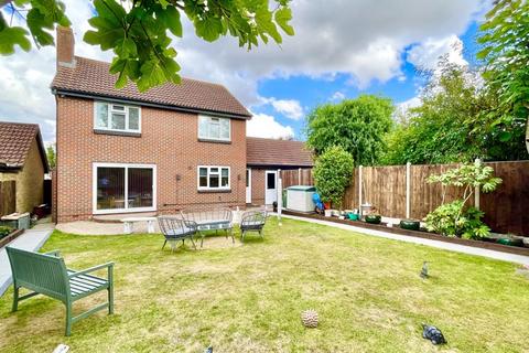 4 bedroom detached house for sale, Hunters Close, Bexley