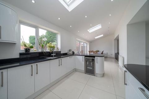 5 bedroom detached house for sale, Large 5 Bedroom Detached Family Home